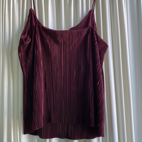 H&M - size medium - rich purple tank top with little pleats - Picture 4 of 4